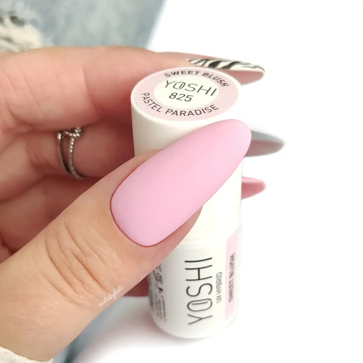 Lakier Hybrydowy UV LED Sweet Blush 6 ml - 825 Lakier Hybrydowy UV LED Sweet Blush 6 ml - 825 - obrazek 3